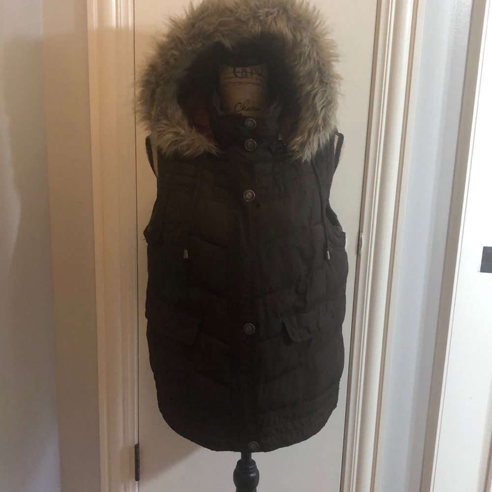 Mossimo Vest with detachable faux fur hood size Large